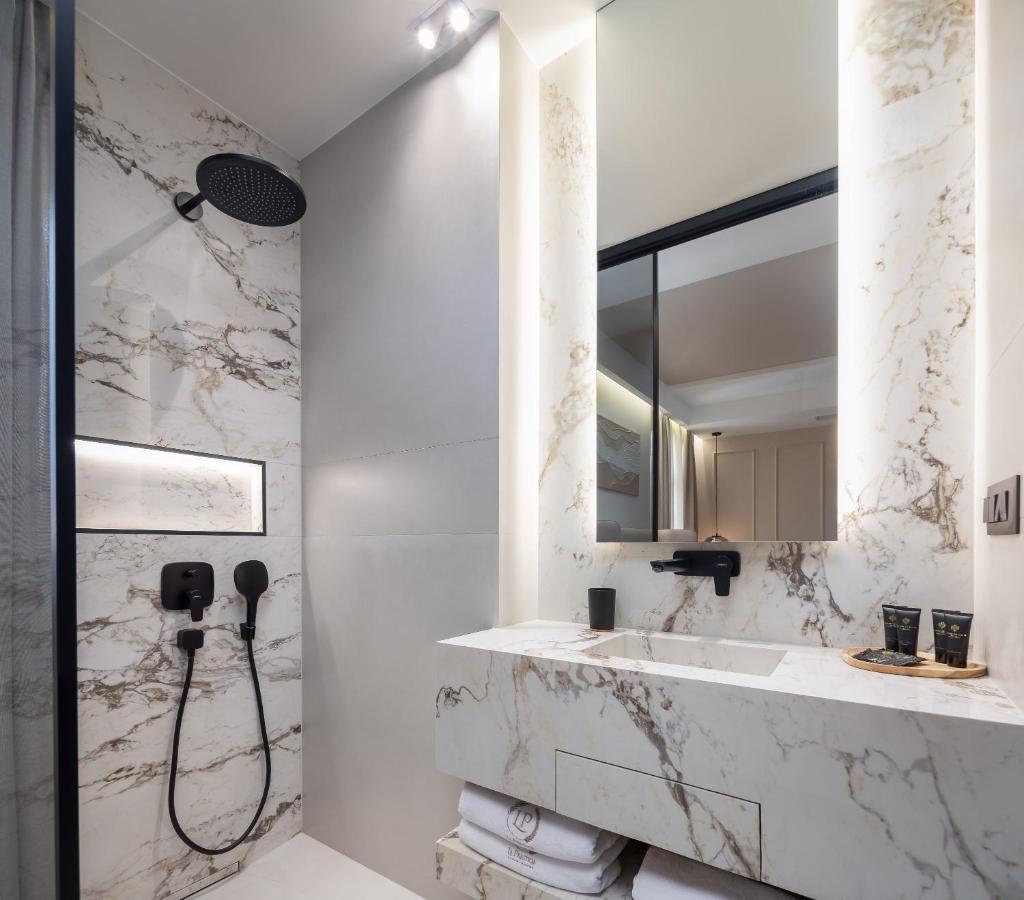 Pensión Luxury Le Prestige Few Minutes From Split's Iconic Waterfront *