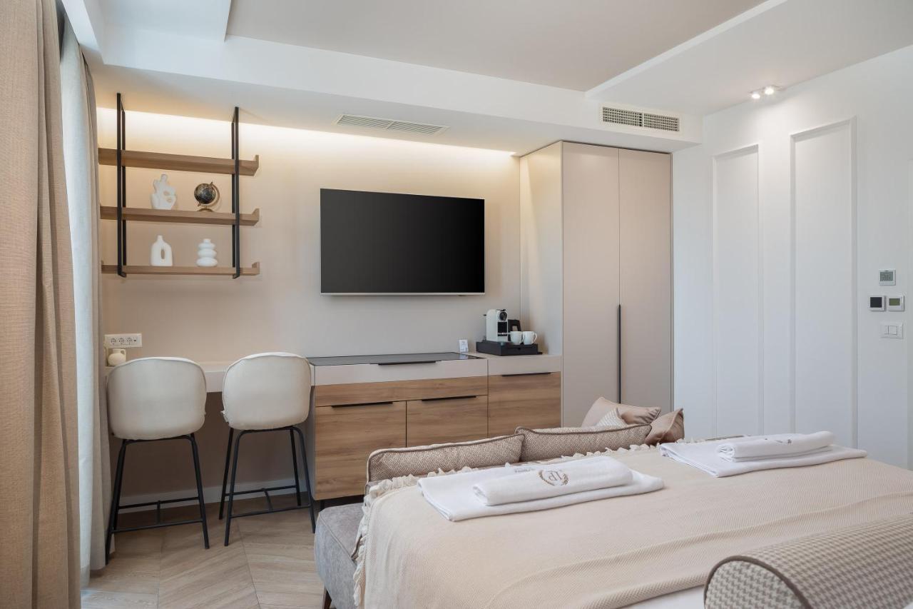 Luxury Le Prestige Few Minutes From Split's Iconic Waterfront Pensión *