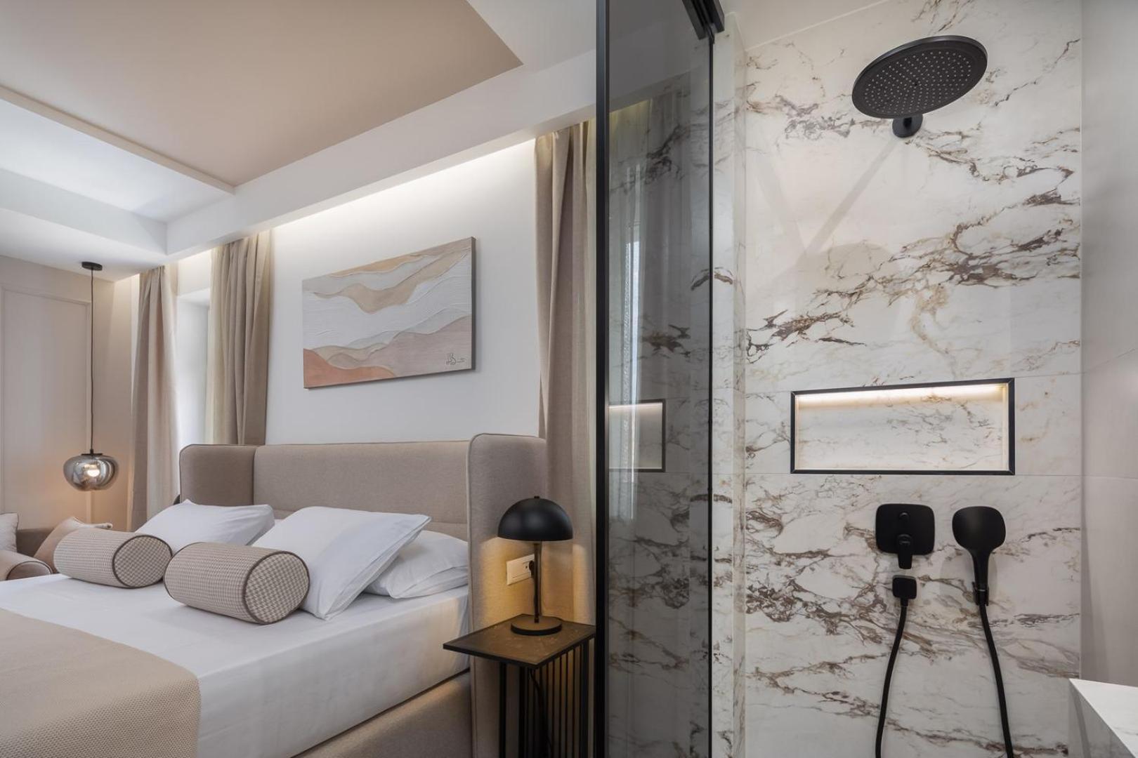 Pensión Luxury Le Prestige Few Minutes From Split's Iconic Waterfront *