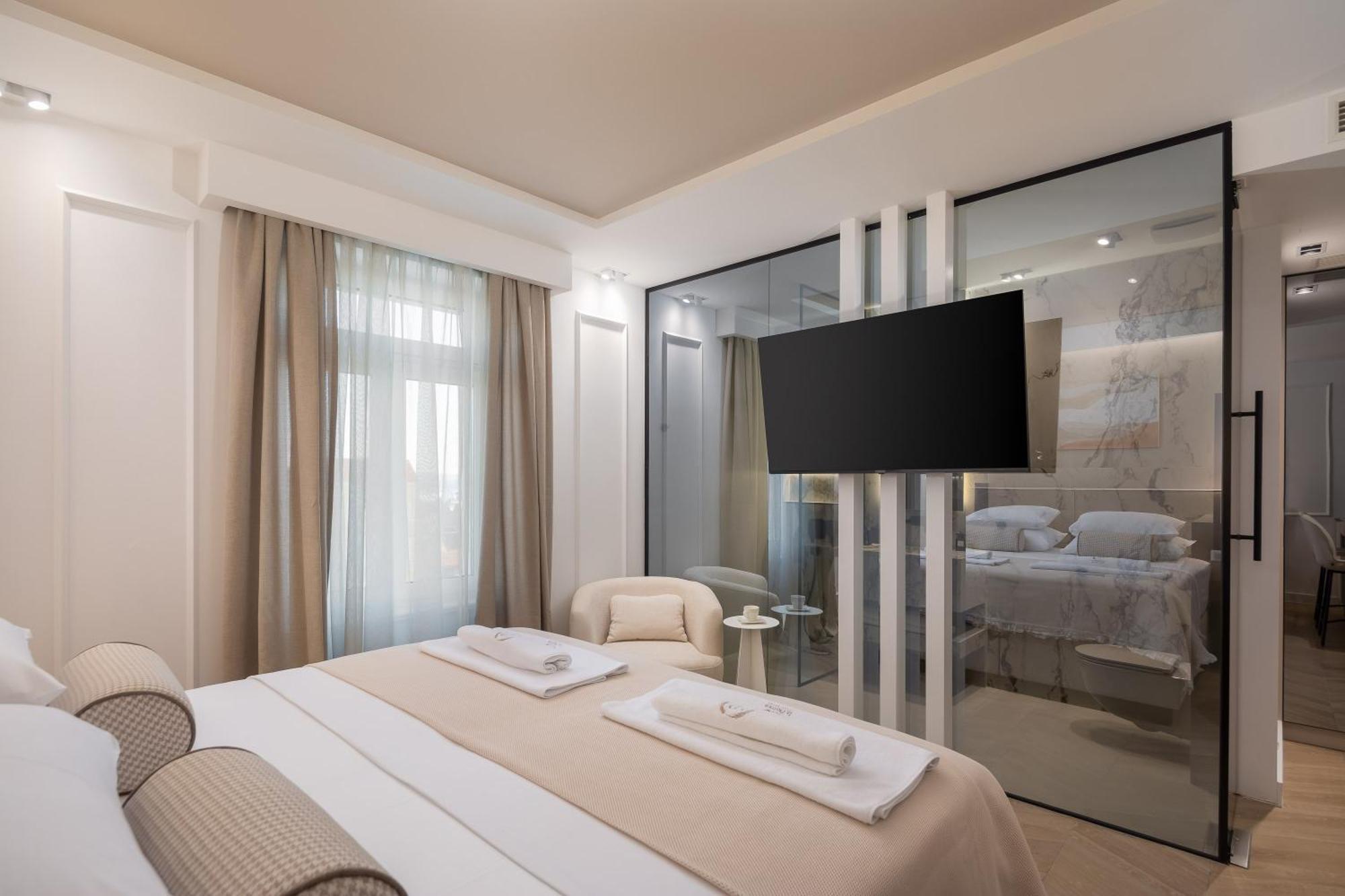 Pensión Luxury Le Prestige Few Minutes From Split's Iconic Waterfront