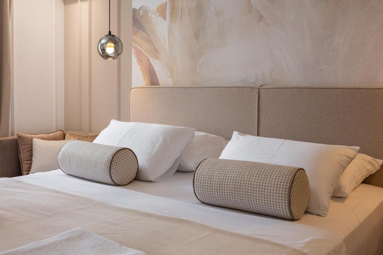 Luxury Le Prestige Few Minutes From Split's Iconic Waterfront Pensiune *