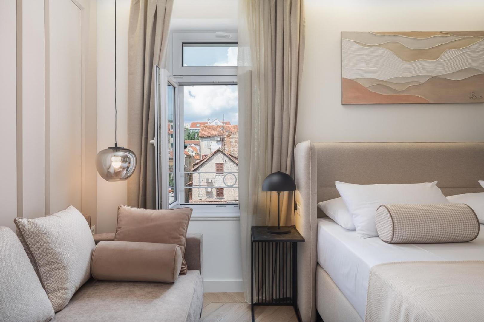 Luxury Le Prestige Few Minutes From Split's Iconic Waterfront Pensiune *