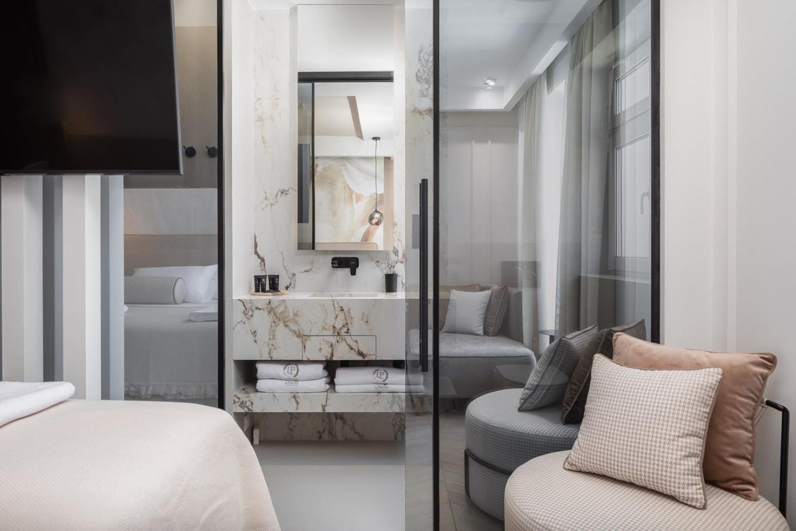 Luxury Le Prestige Few Minutes From Split's Iconic Waterfront Pensiune